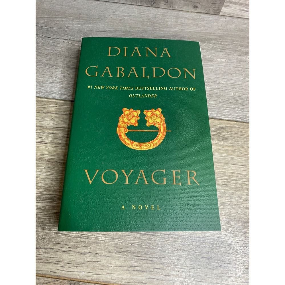 Diana Gabaldon Voyager Outlander Book 3 Trade Paperback 2014 Bantam Books Green